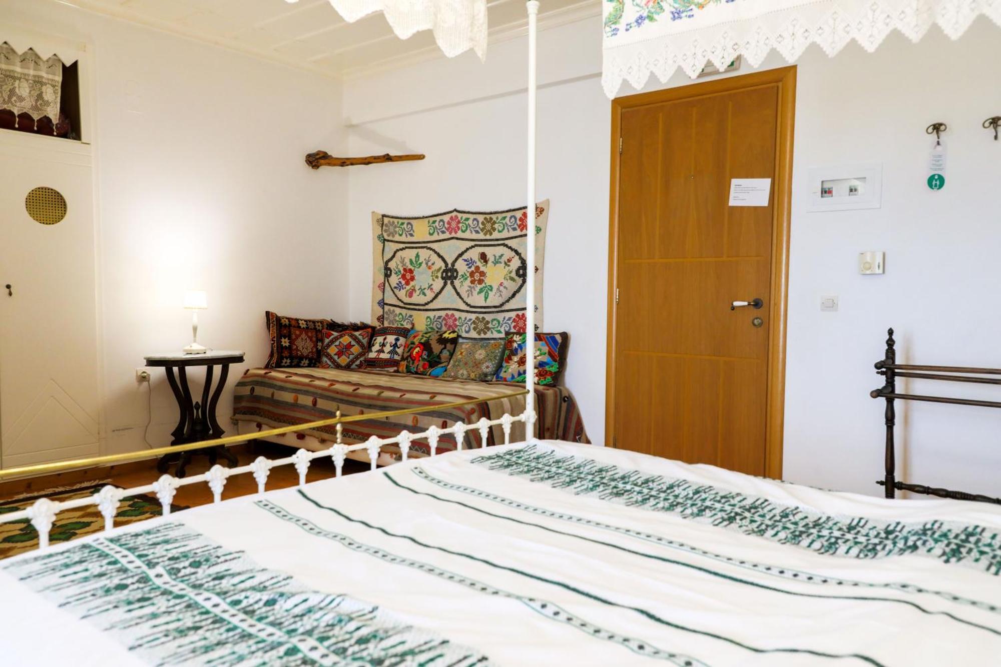 Hotel Papanikola Piána Rum bild